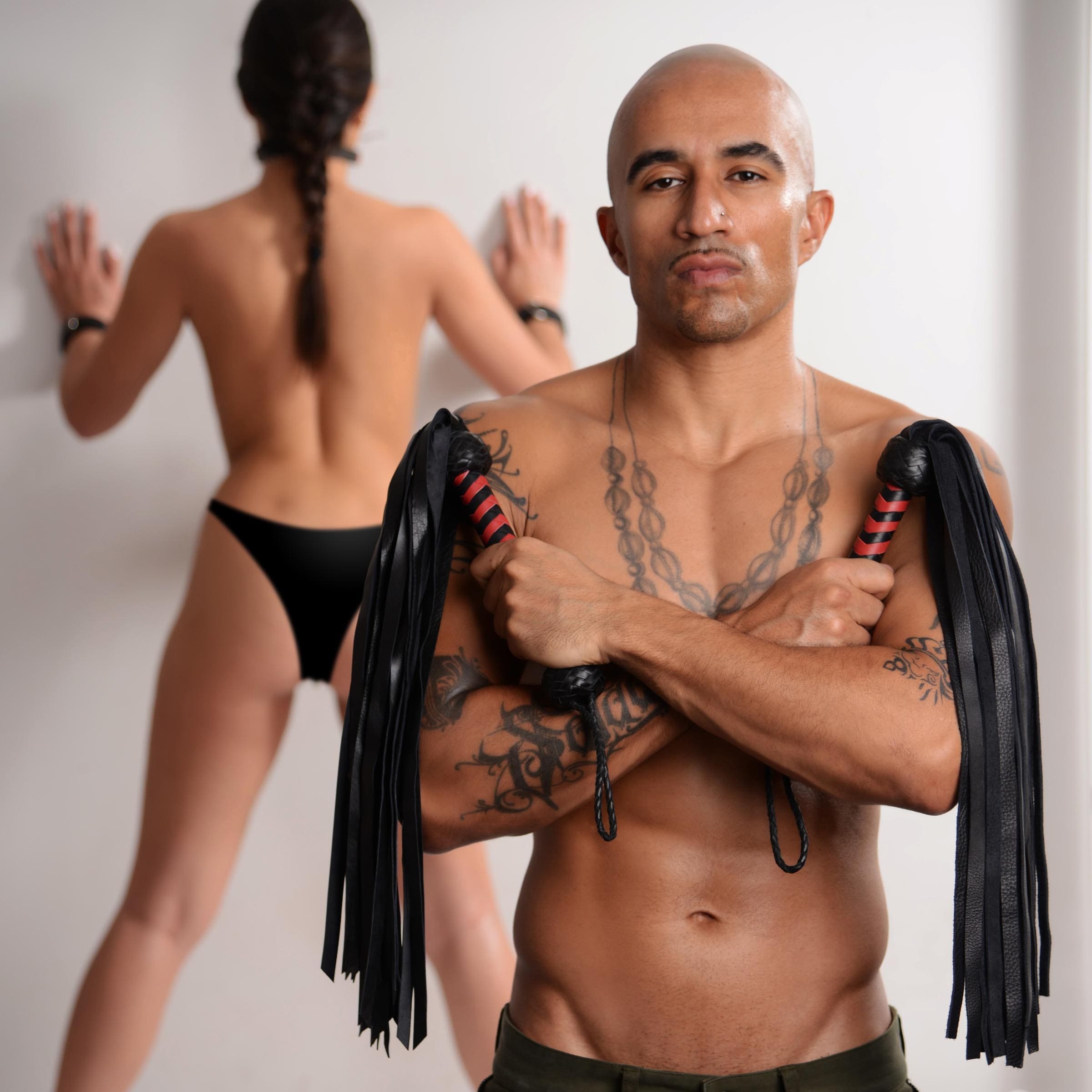 Sensual Moments Strict Leather Bullhide Flogger, photo 1